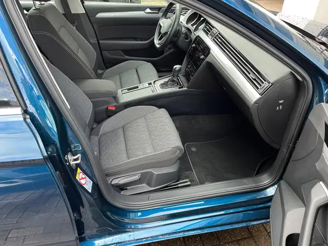 Volkswagen Passat view 26