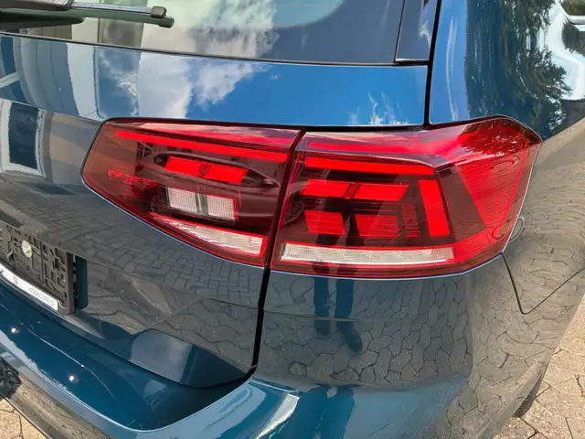 Volkswagen Passat view 7