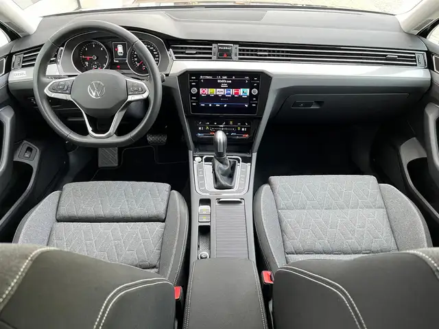Volkswagen Passat view 22