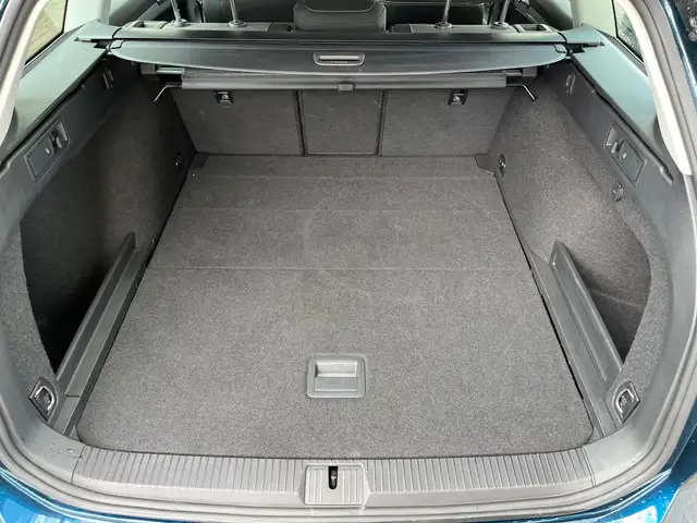 Volkswagen Passat view 29