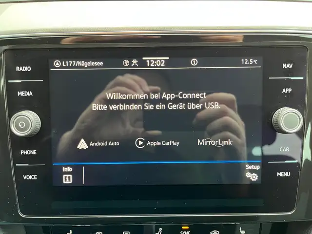 Volkswagen Passat view 13