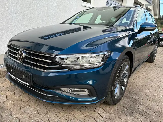 Volkswagen Passat view 2