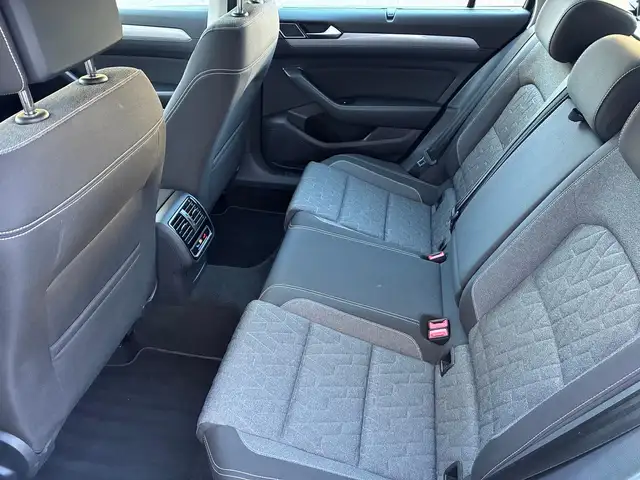 Volkswagen Passat view 27