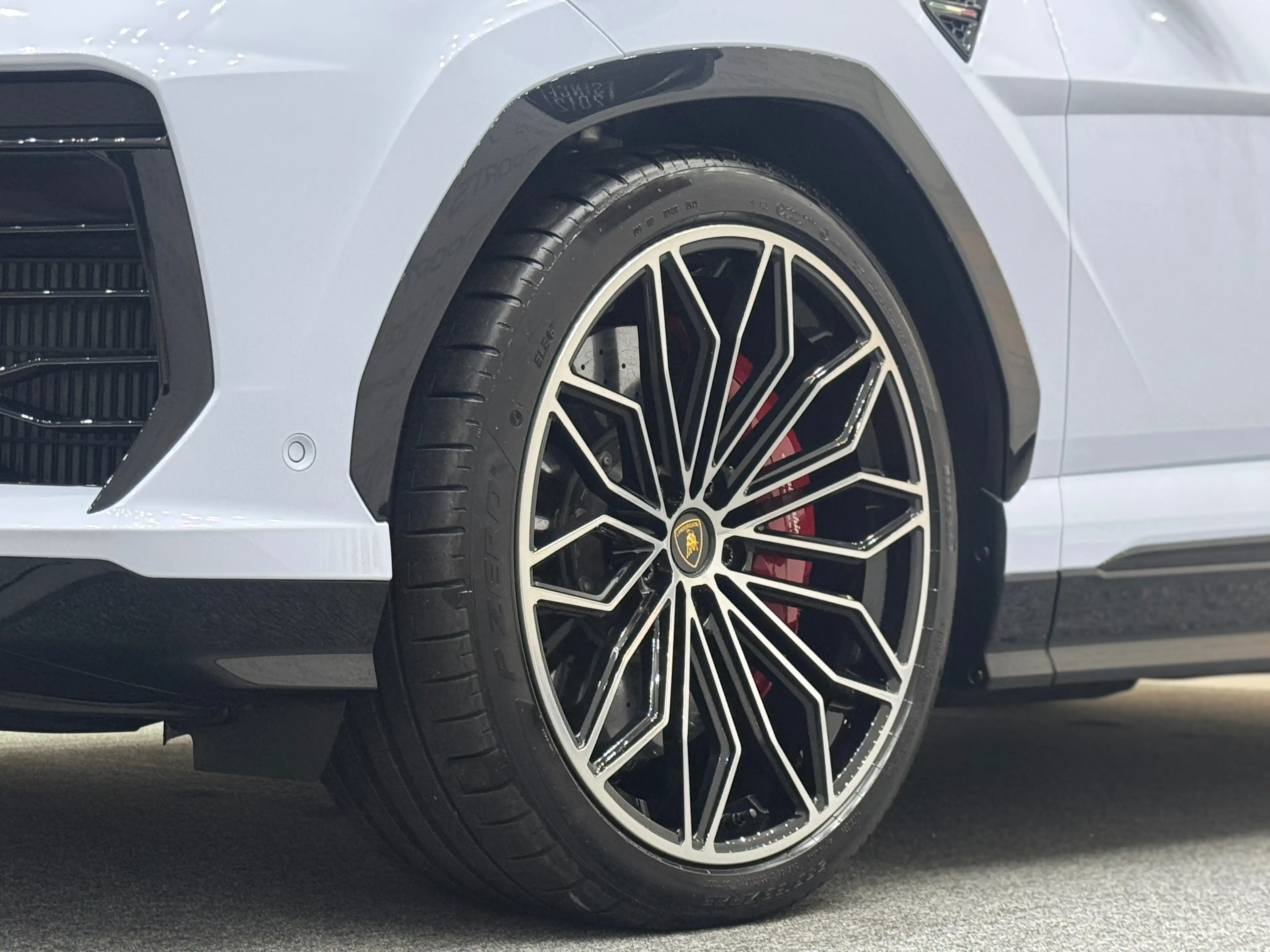 Lamborghini Urus Urus SE *Ad Personam* — photo 10