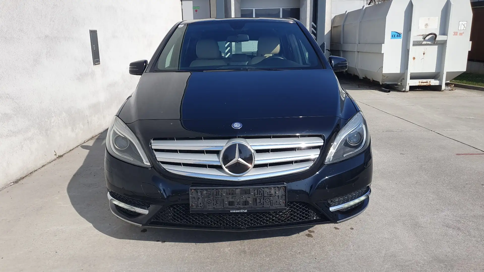 Mercedes-Benz 180 Luxury Schwarz - 2