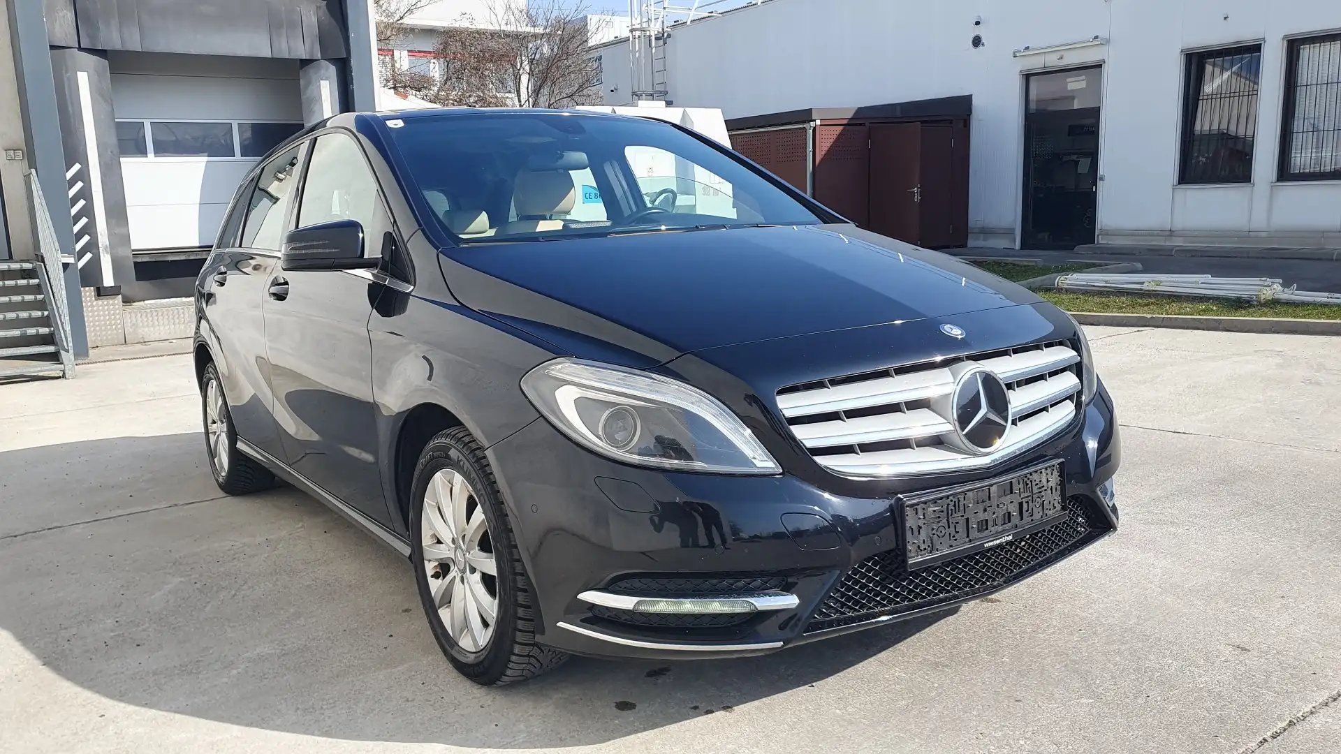 Mercedes-Benz 180 Luxury Schwarz - 1