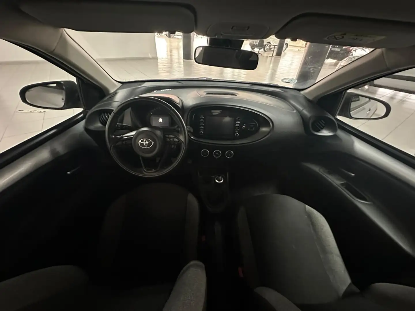 Toyota Aygo X Chic s-CVT Grijs - 2