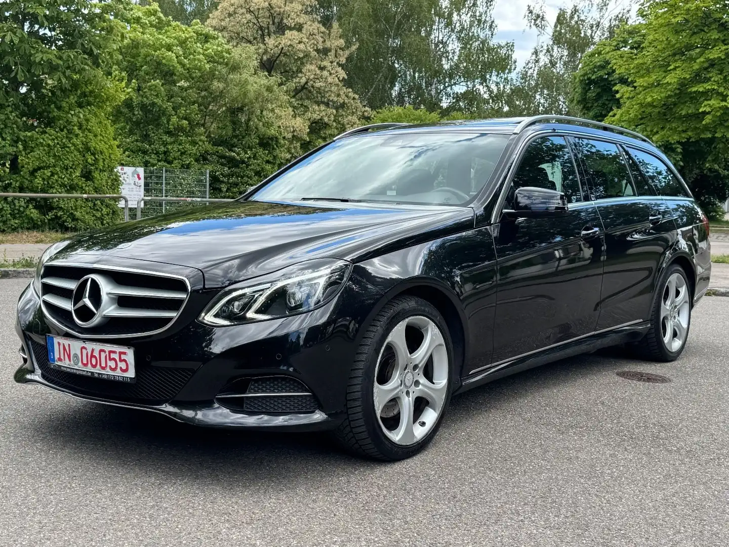 Mercedes-Benz E 250 BlueTec 4Matic PDC Xenon Schiebedach Navi Černá - 2