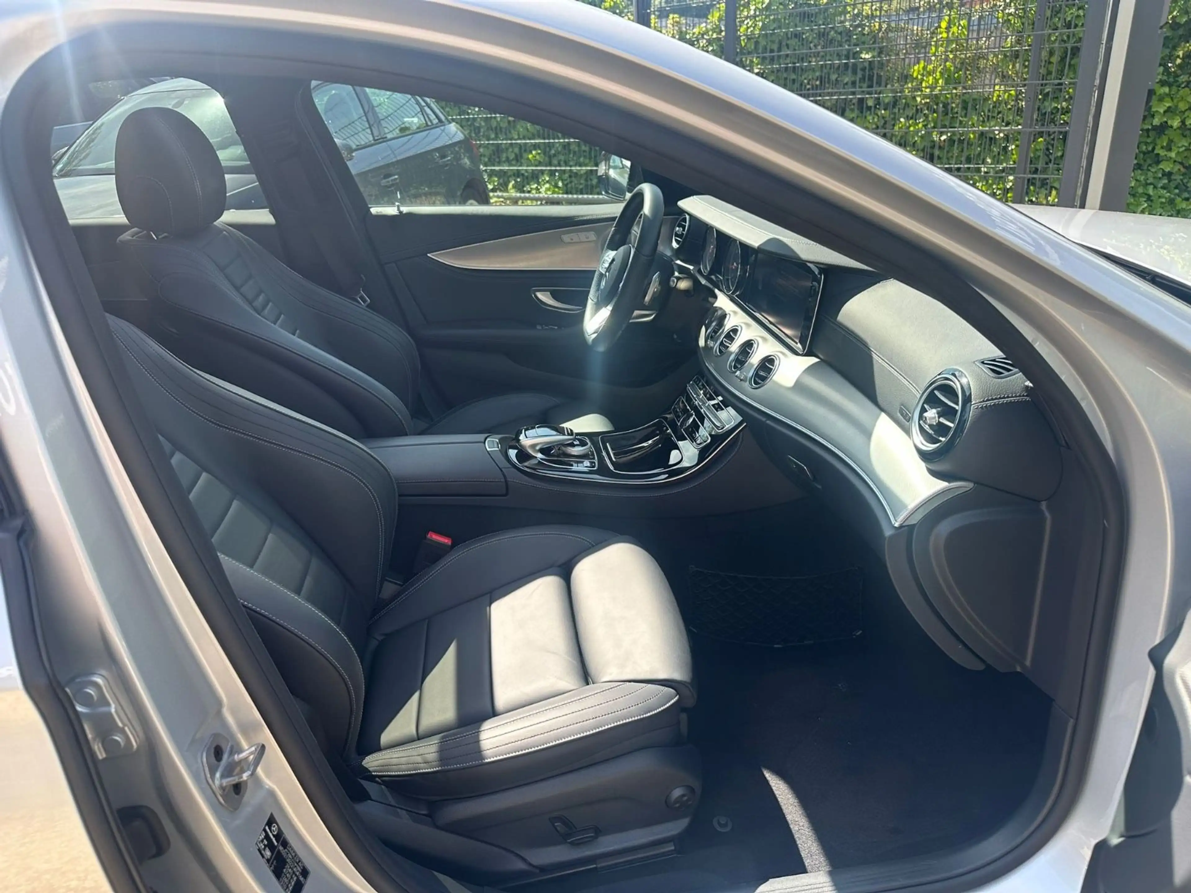 Mercedes-Benz E 400 D E Limousine  4Matic /AMG *PANO*BURMESTE* — photo 12