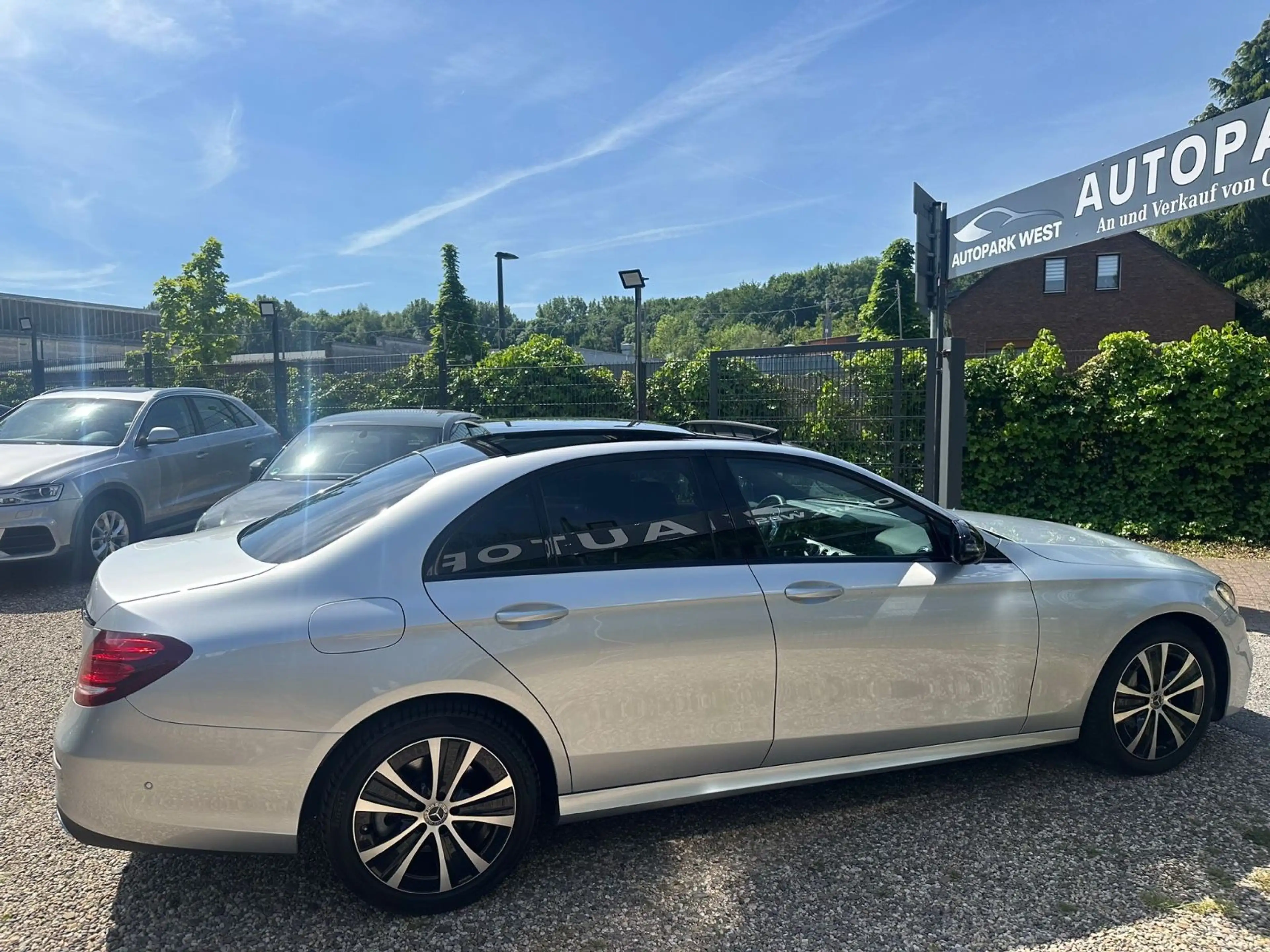 Mercedes-Benz E 400 D E Limousine  4Matic /AMG *PANO*BURMESTE* — photo 4