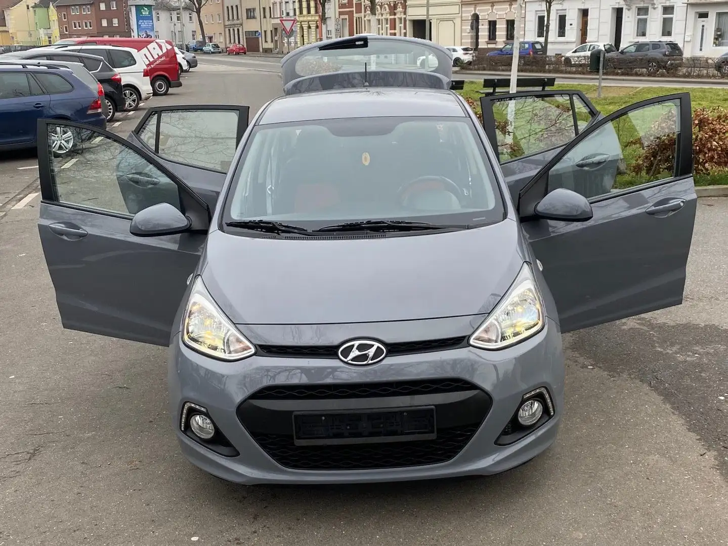 Hyundai i10 FIFA World Cup Edition, erste Hand Topzustand Gris - 1