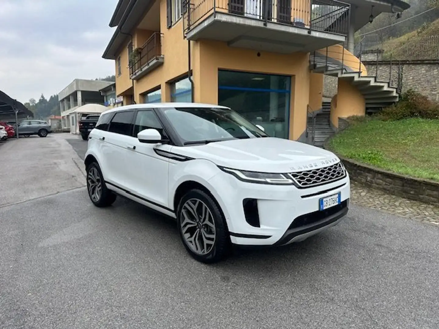 Land Rover Range Rover Evoque 2.0d i4 mhev R-Dynamic HSE awd 150cv auto Bianco - 1
