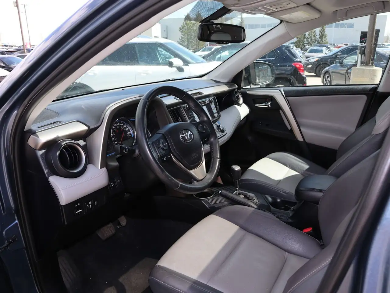 Toyota RAV 4 снимка Toyota RAV 4