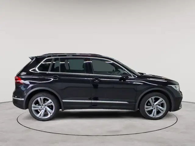 Volkswagen Tiguan view 3