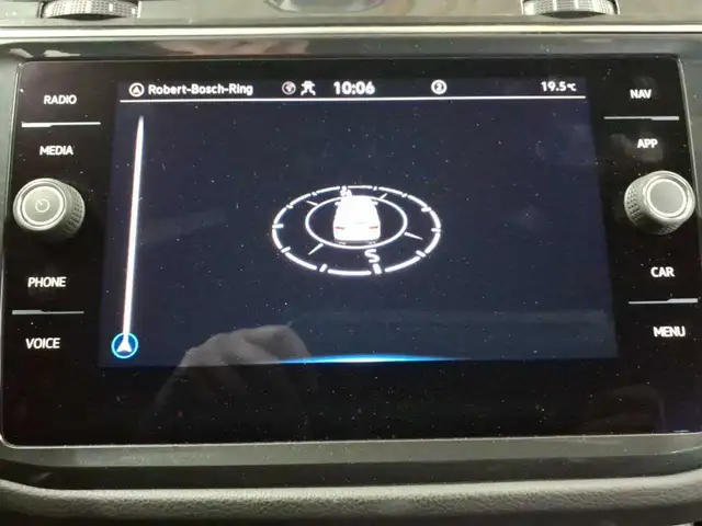 Volkswagen Tiguan view 12