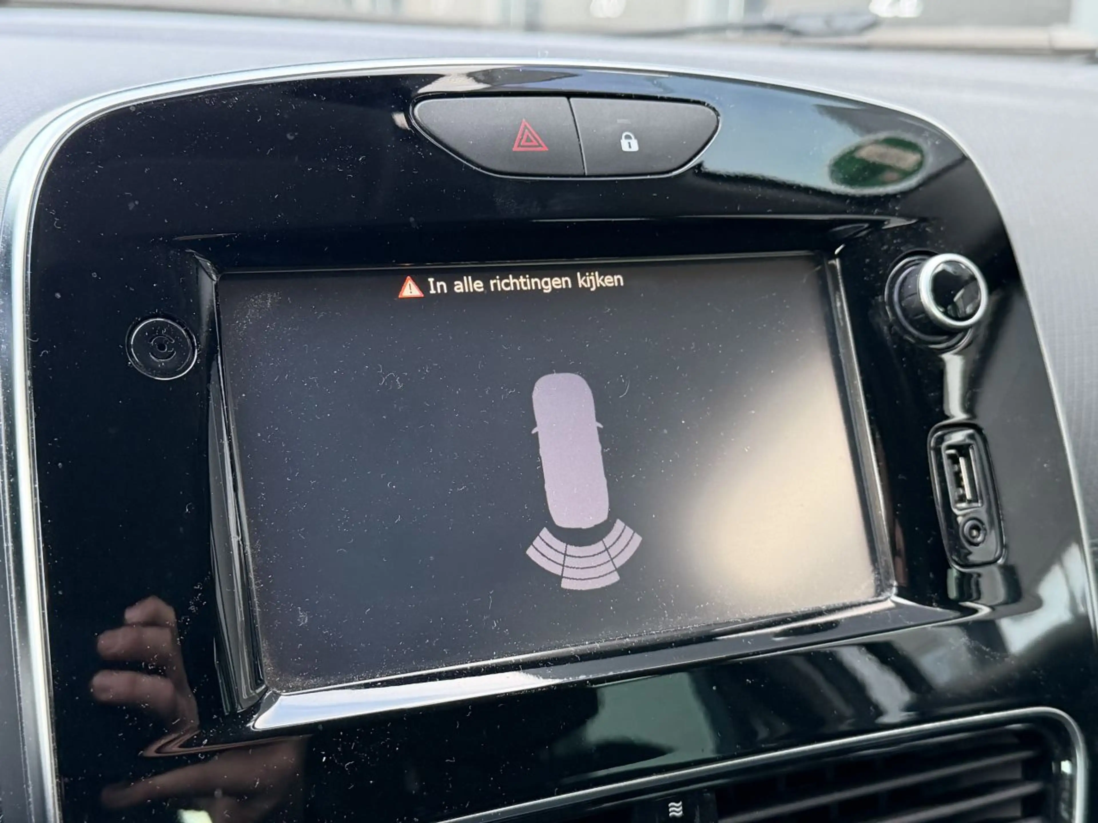 Renault Clio 1.5 dCi Ecoleader Limited EURO-6 — photo 10