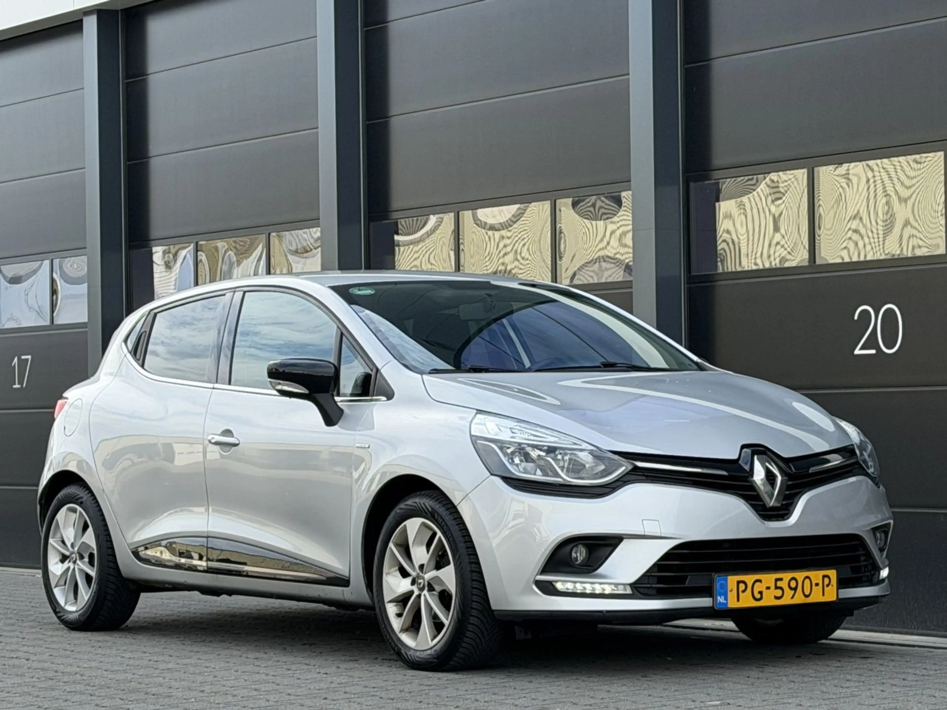 Renault Clio 1.5 dCi Ecoleader Limited EURO-6 — photo 2