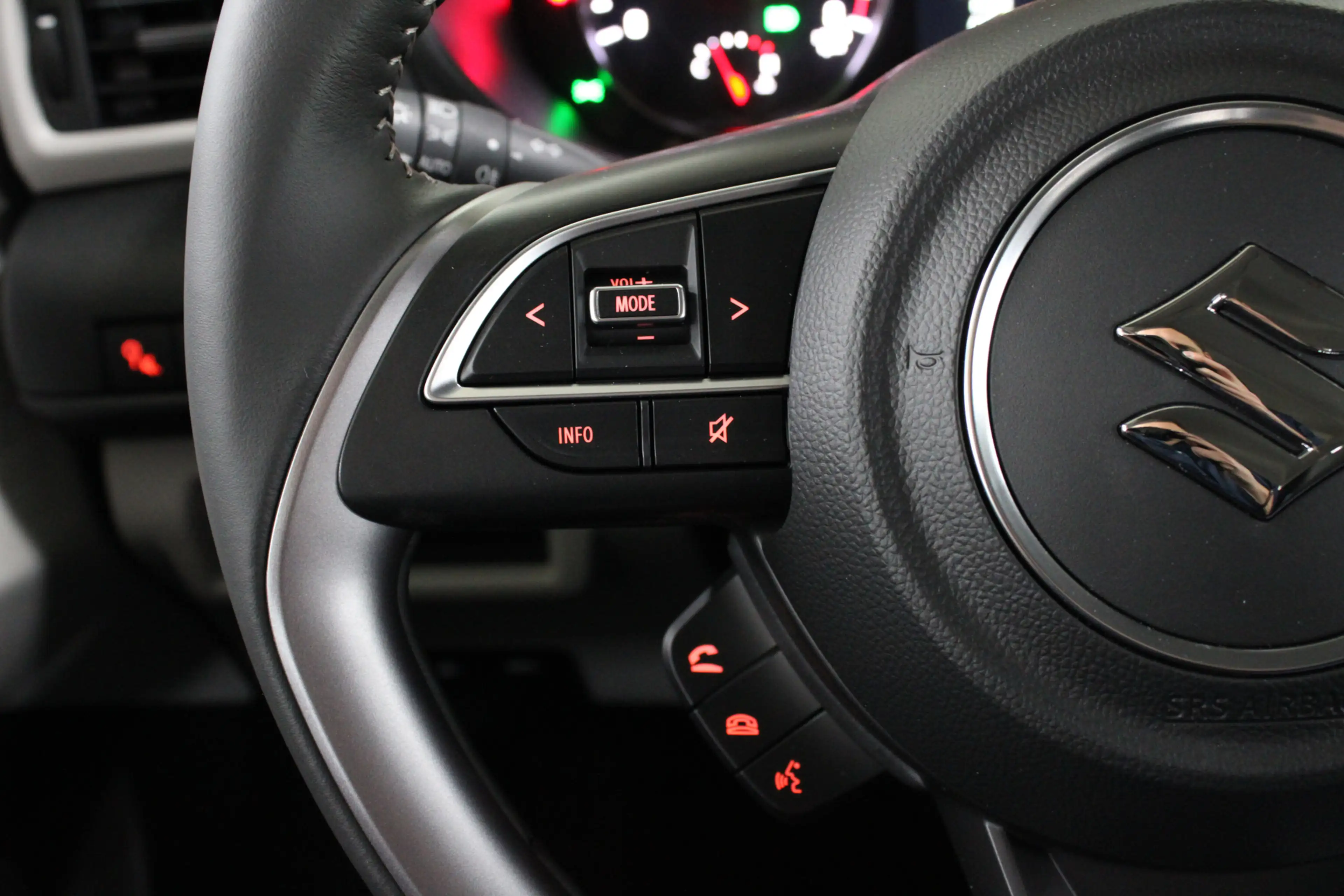 Suzuki Swift 1.2 Select Smart Hybrid Automaat / Keyless / Camer — photo 12