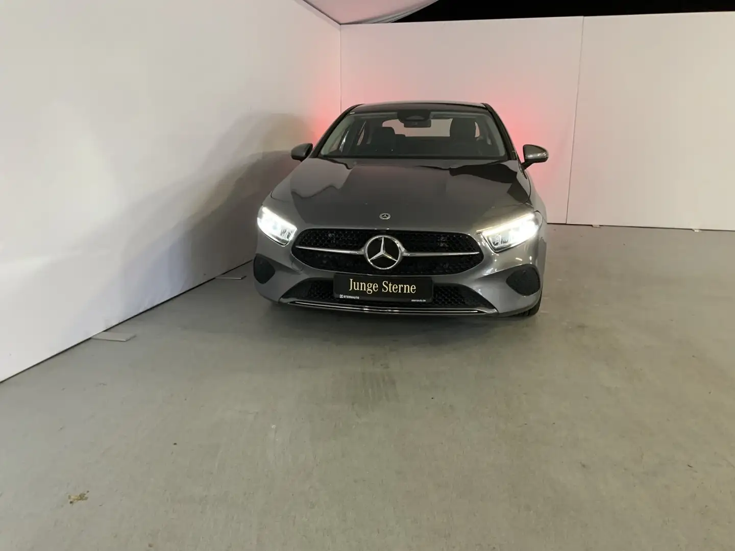 Mercedes-Benz A 180 A 180 Limo Prog WinterPak Verkehrszeichen-Assist Gris - 2