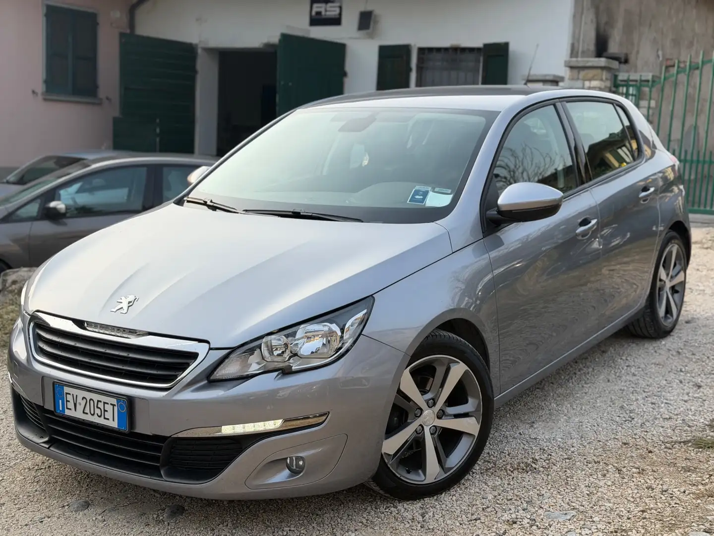 Peugeot 308 308 1.6 e-HDi 115 CV Stop&Start Allure Grau - 1