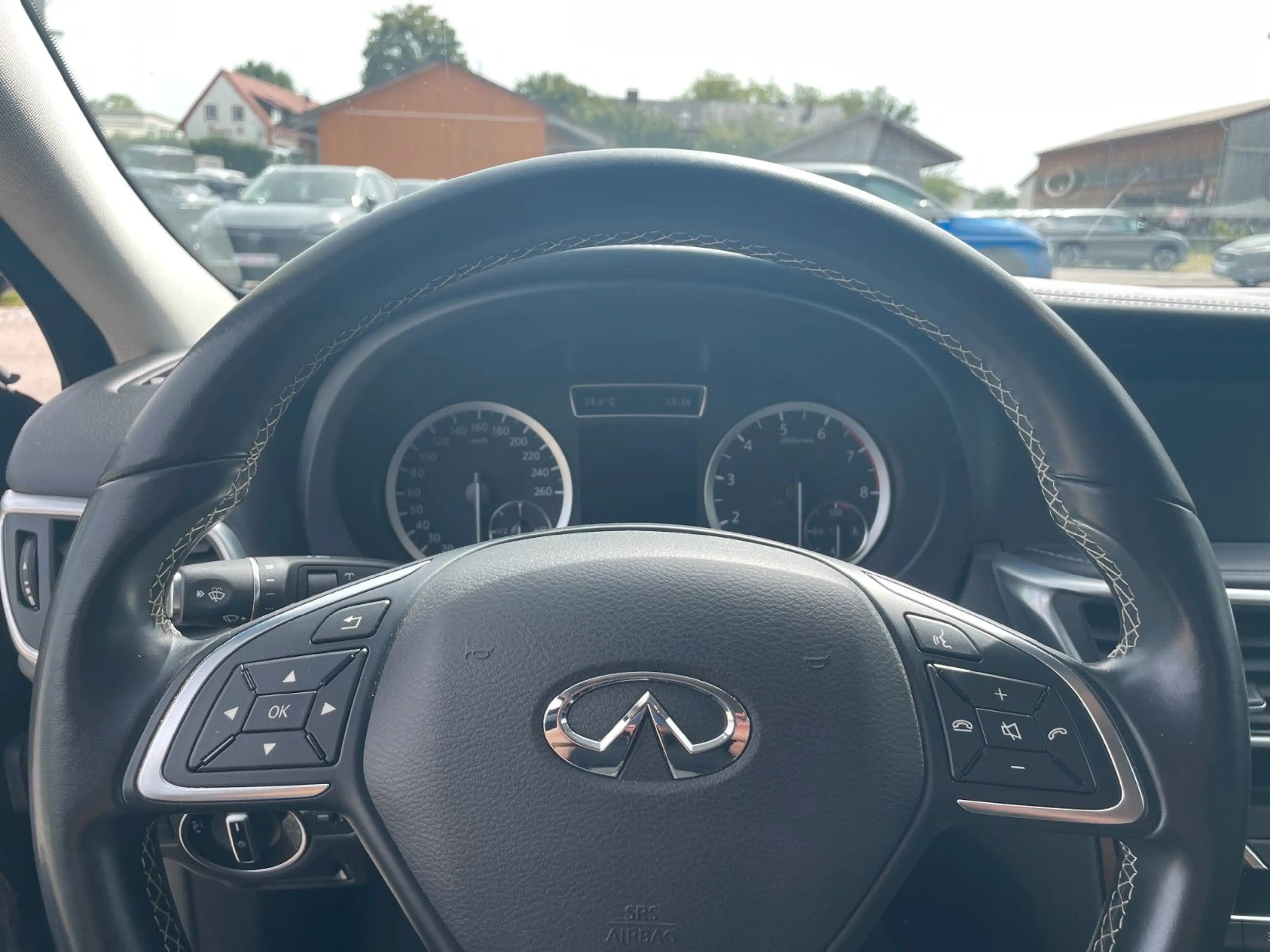 Infiniti Q30 PREMIUM 122 PS ( * SITZHEIZUNG * NAVI * ) — photo 12