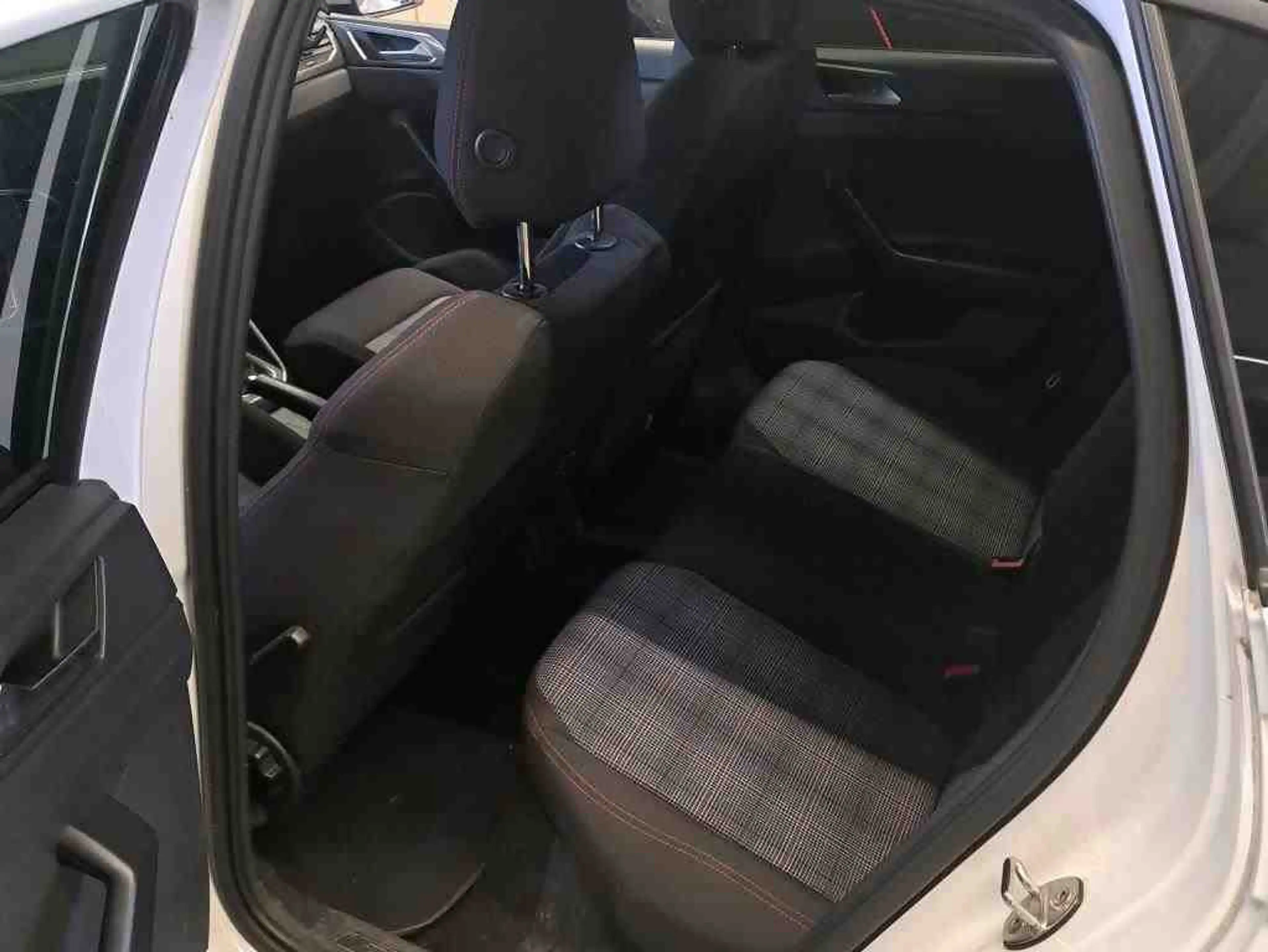 Volkswagen Polo 2.0 TSI DSG GTI*IQ.LIGHT*KAMERA*PDC*SHZ*NAV — photo 9