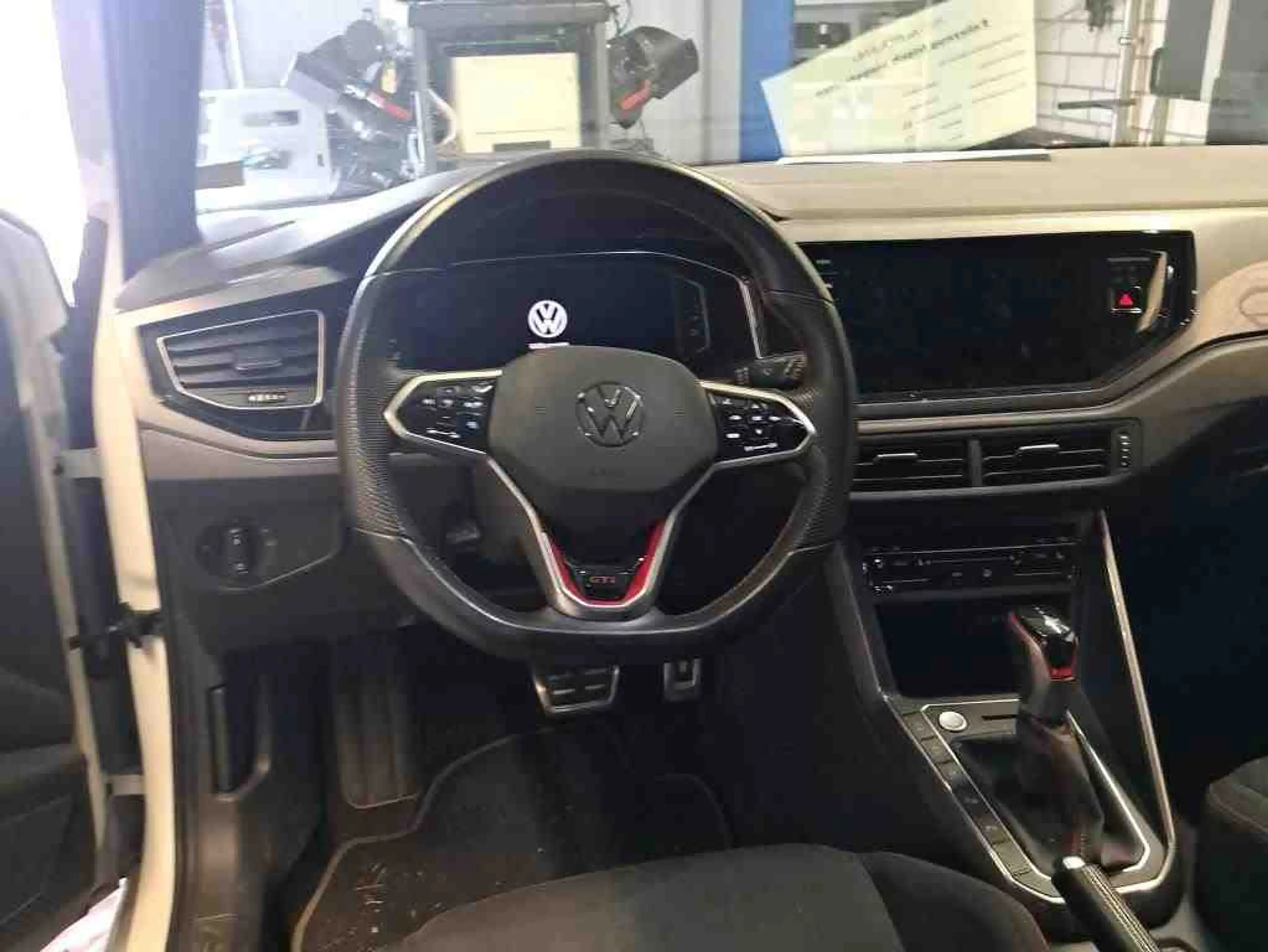 Volkswagen Polo 2.0 TSI DSG GTI*IQ.LIGHT*KAMERA*PDC*SHZ*NAV — photo 7