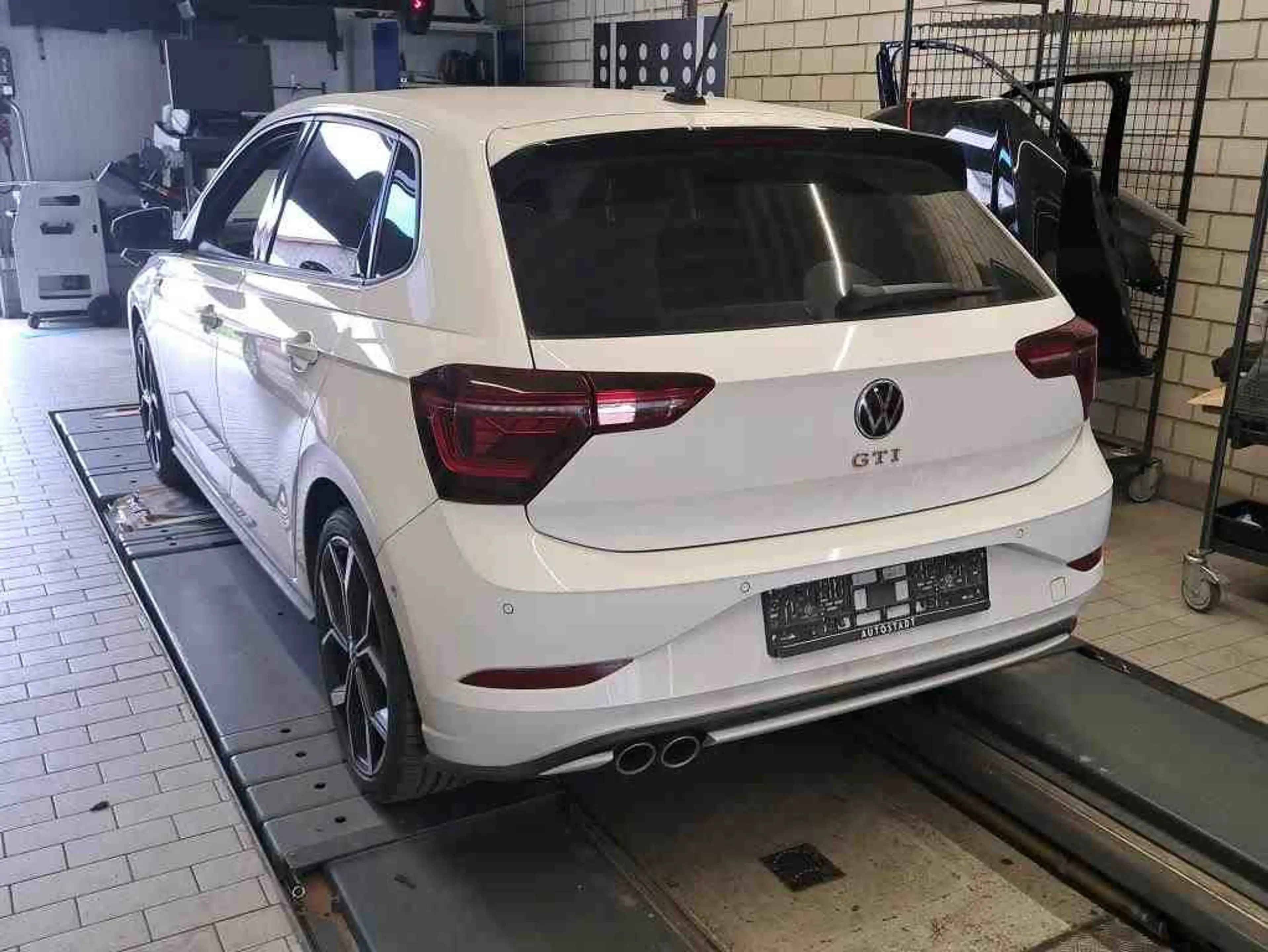 Volkswagen Polo 2.0 TSI DSG GTI*IQ.LIGHT*KAMERA*PDC*SHZ*NAV — photo 6
