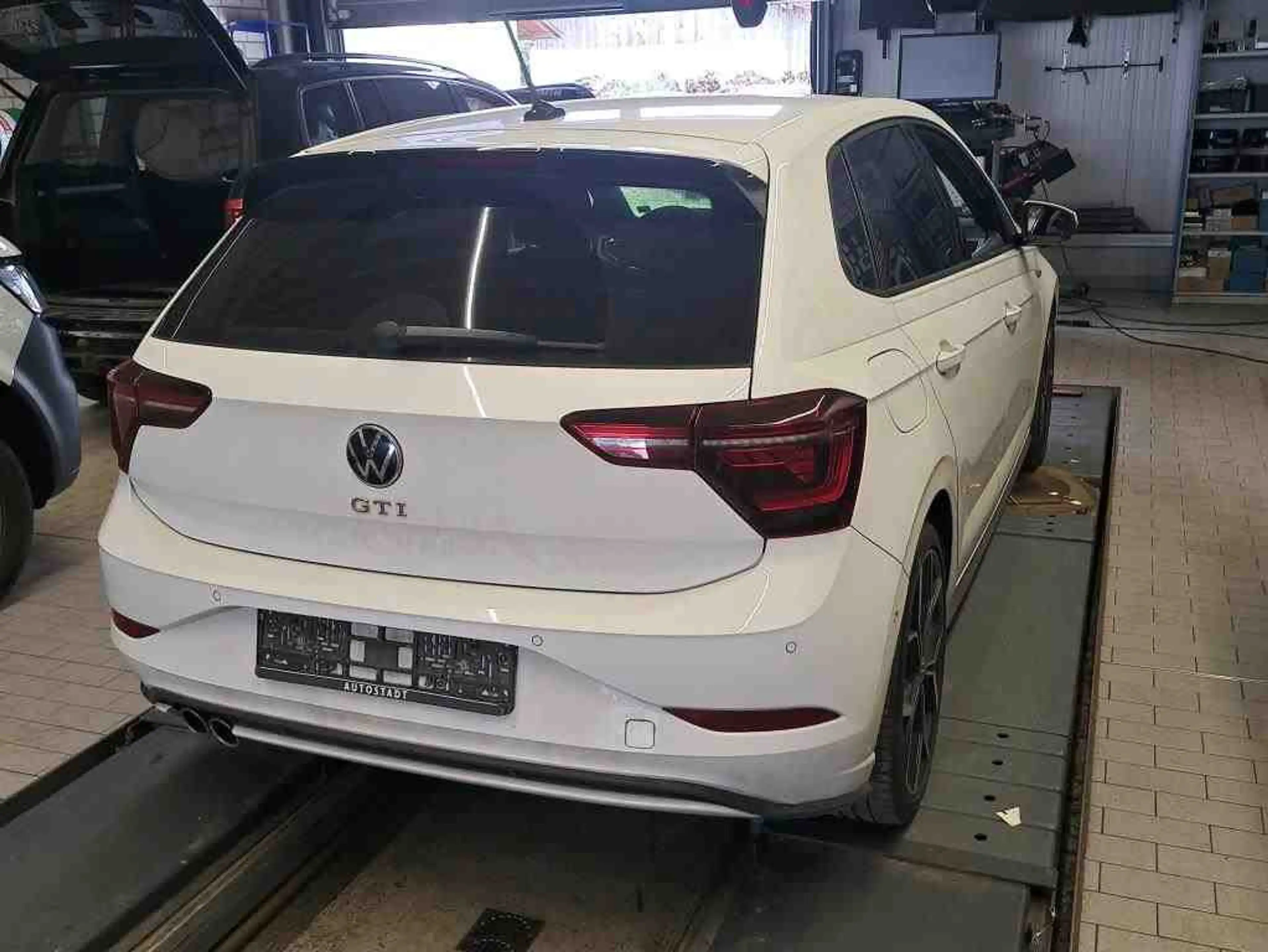 Volkswagen Polo 2.0 TSI DSG GTI*IQ.LIGHT*KAMERA*PDC*SHZ*NAV — photo 3