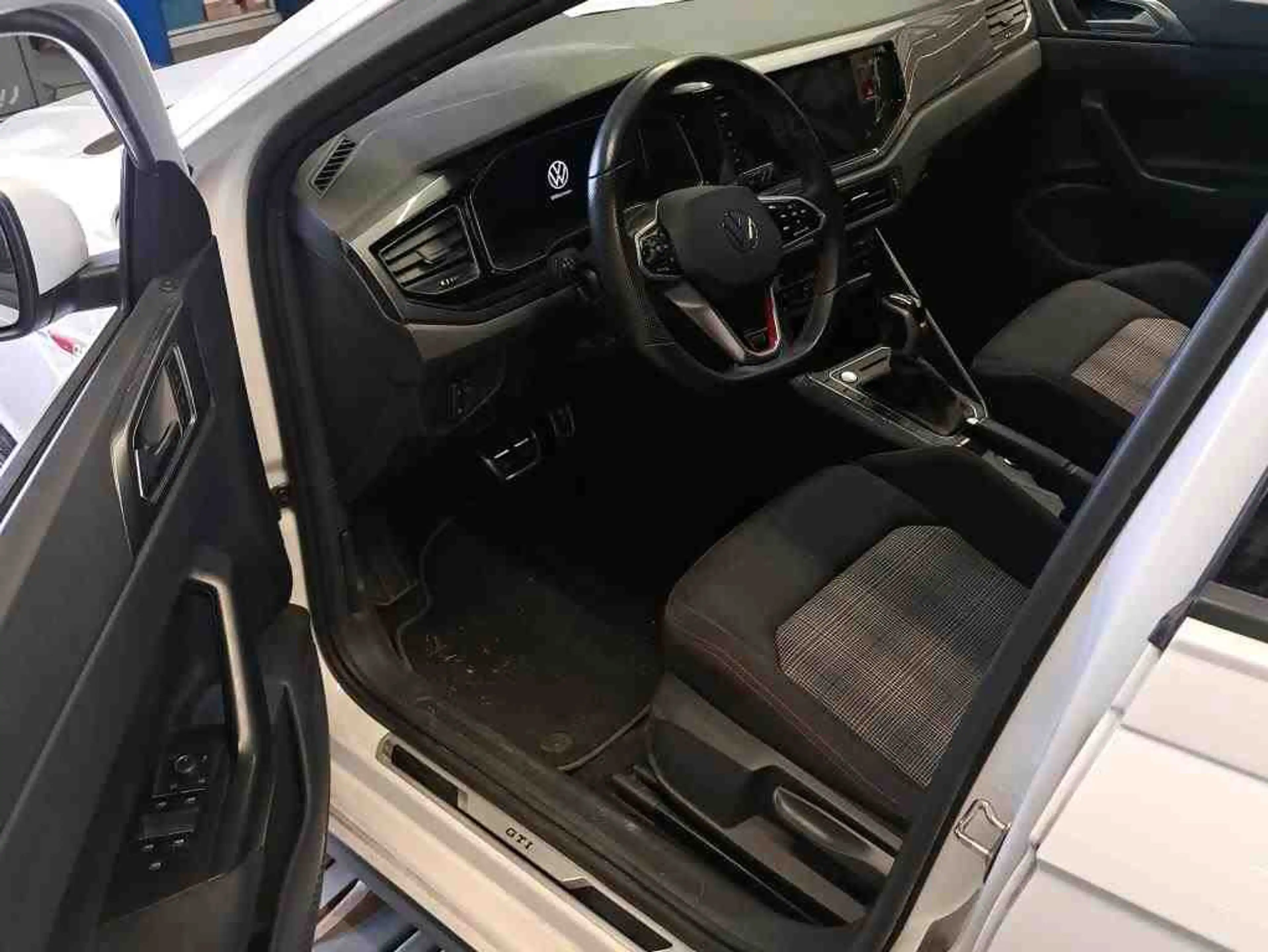 Volkswagen Polo 2.0 TSI DSG GTI*IQ.LIGHT*KAMERA*PDC*SHZ*NAV — photo 8