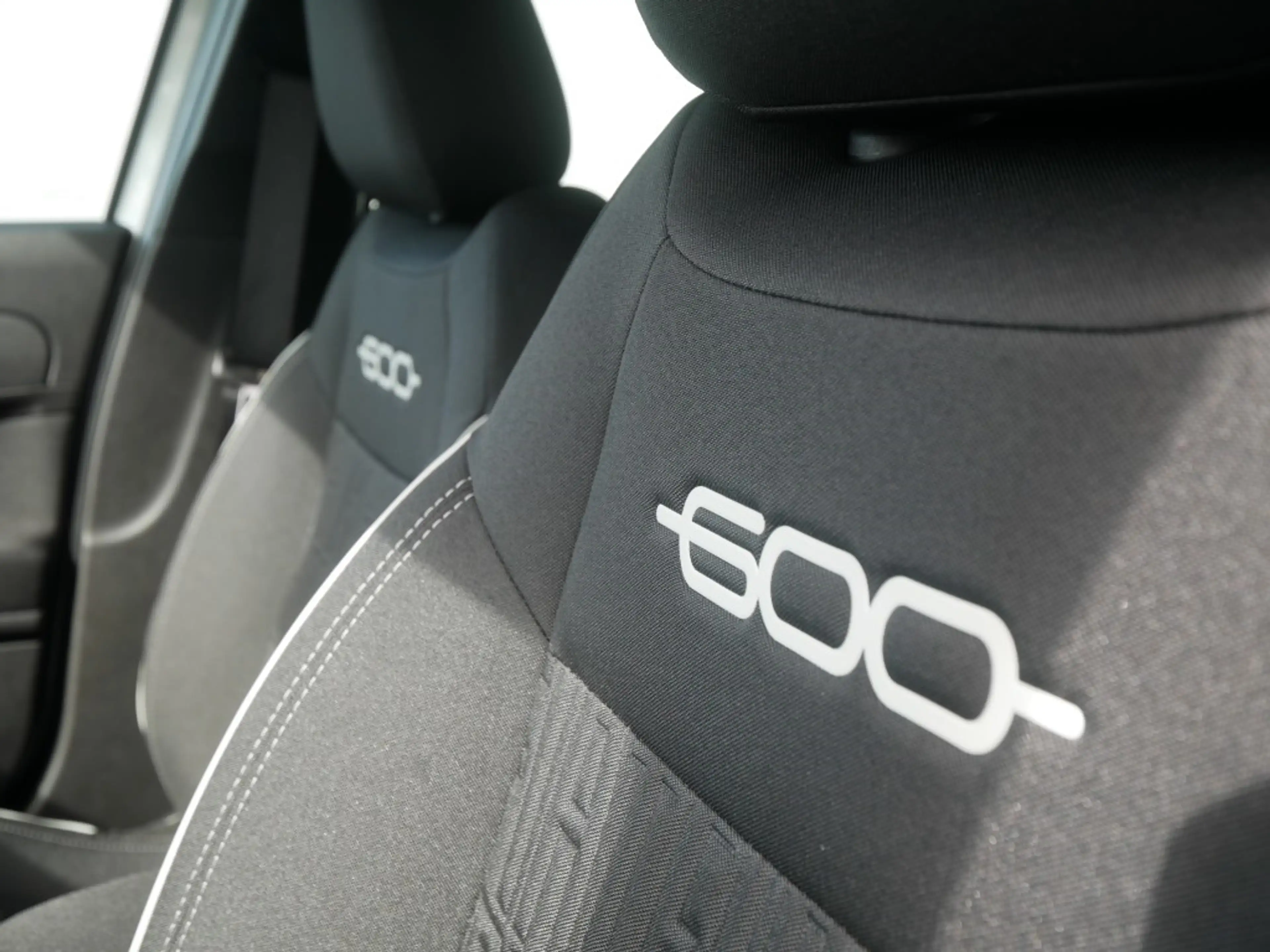 Fiat 600 STREET 1.2 TURBO 100 PS MT6 APPLE CARPLAY SHZ — photo 9