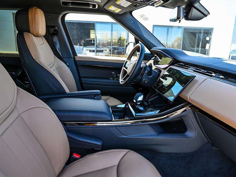 2026 Land Rover Range Rover Sport P400 Dynamic SE thumb 11