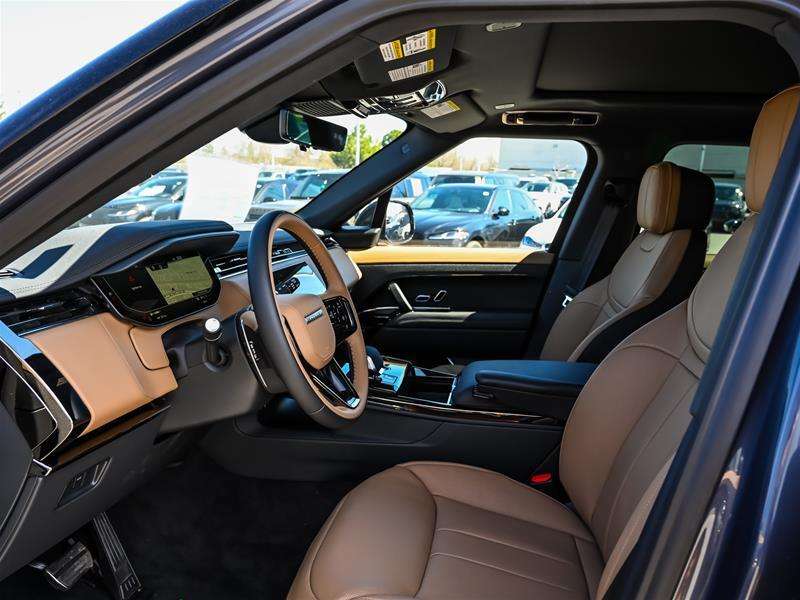 2026 Land Rover Range Rover Sport P400 Dynamic SE thumb 9