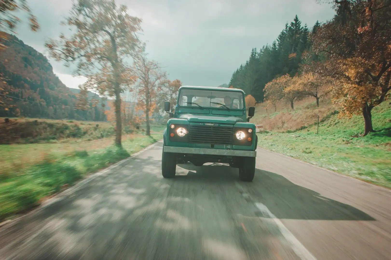 Land Rover Defender Grün - 2