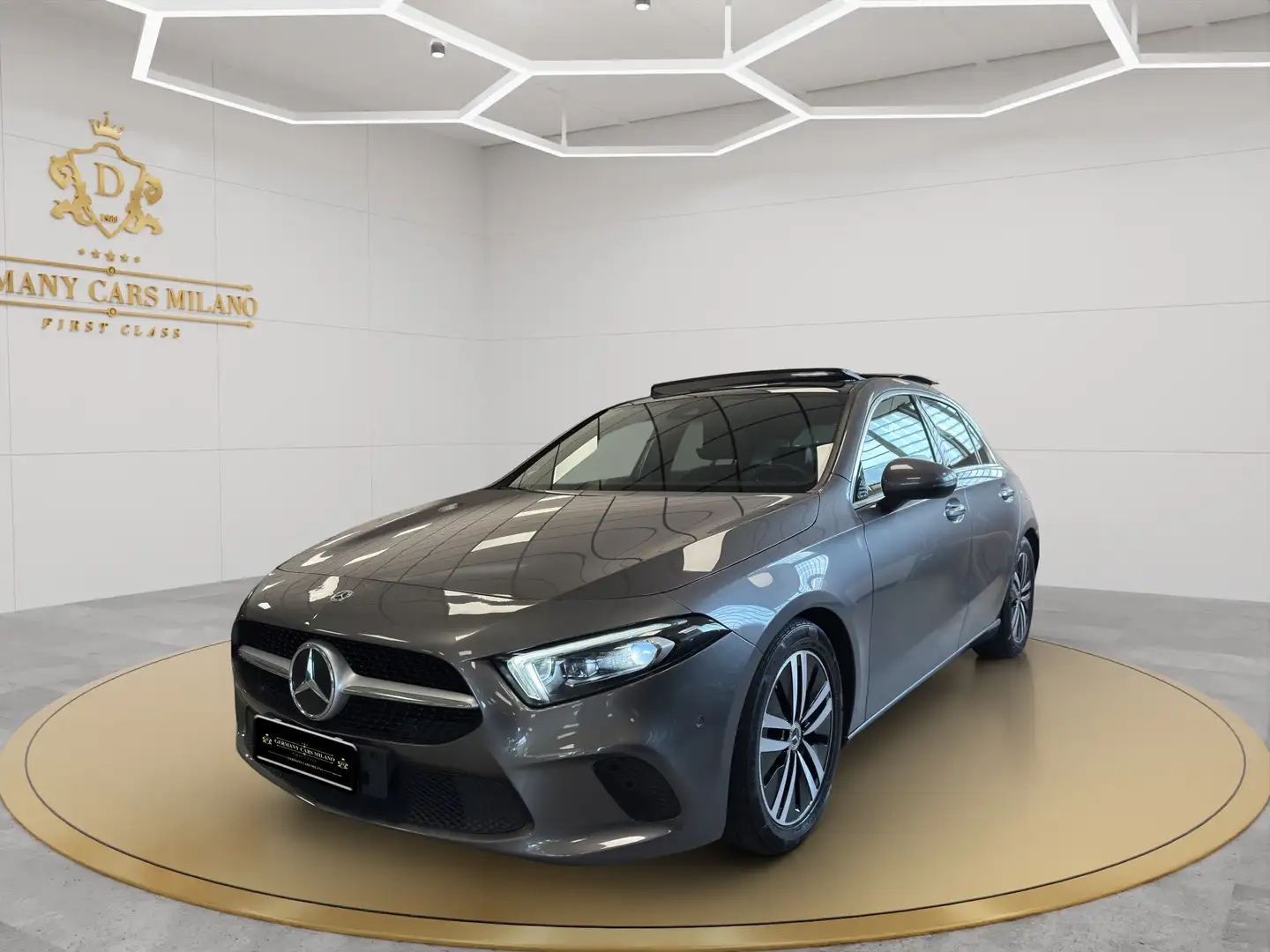Mercedes-Benz A 220 A 220 d Premium Tetto Led Pelle Navi Grijs - 1