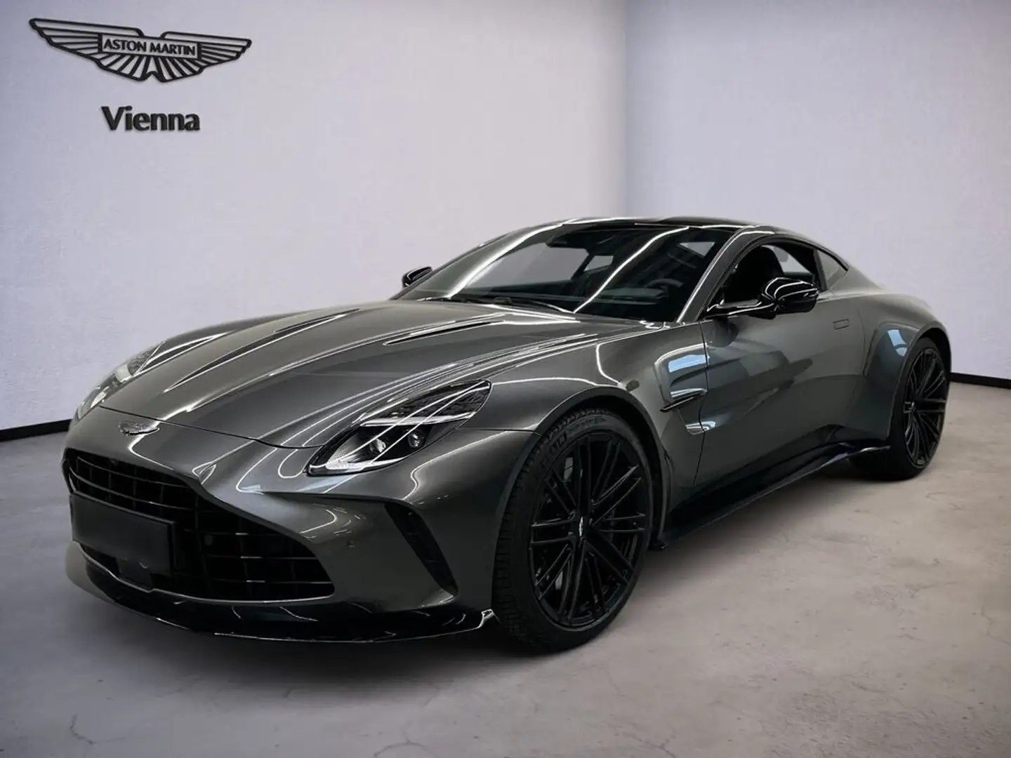 Aston Martin Vantage VANTAGE Coupé / Magnetic Silver / Grau - 1