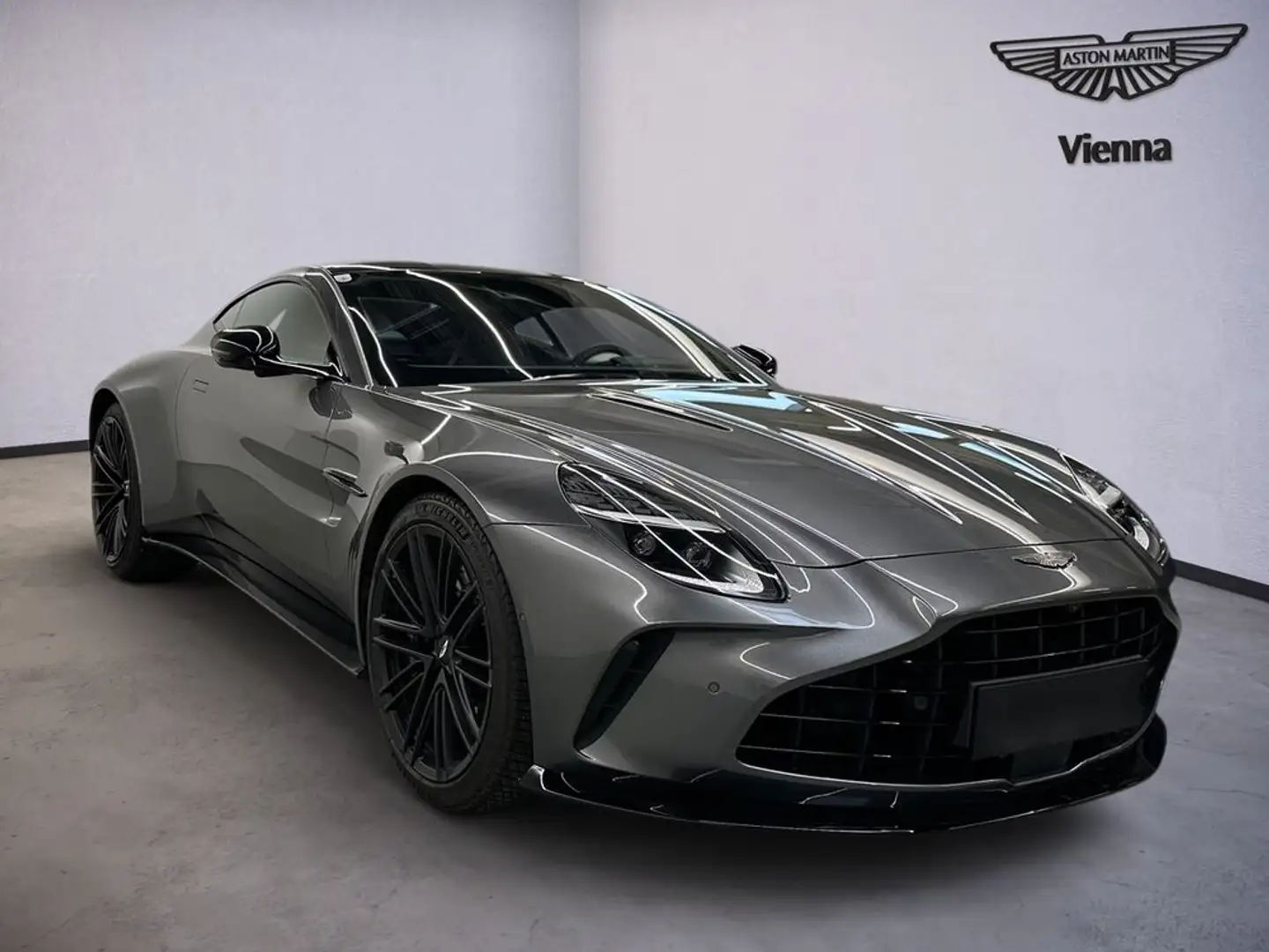 Aston Martin Vantage VANTAGE Coupé / Magnetic Silver / Grau - 2