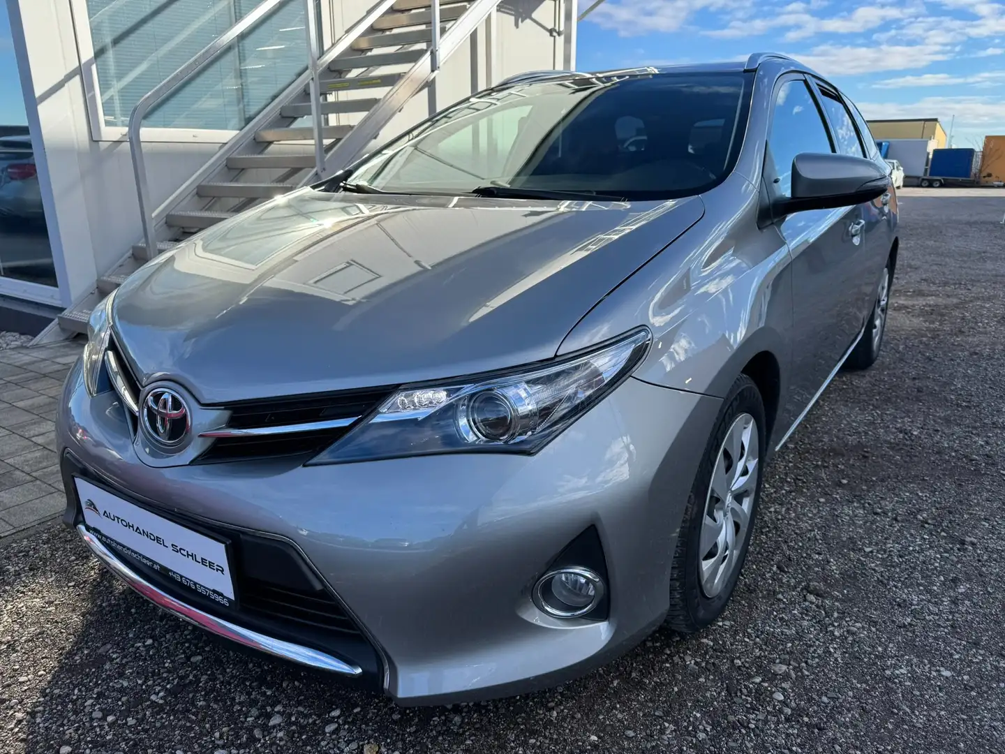 Toyota Auris TOYOTA AURIS TOURING SPORTS 1.4 D Silber - 1