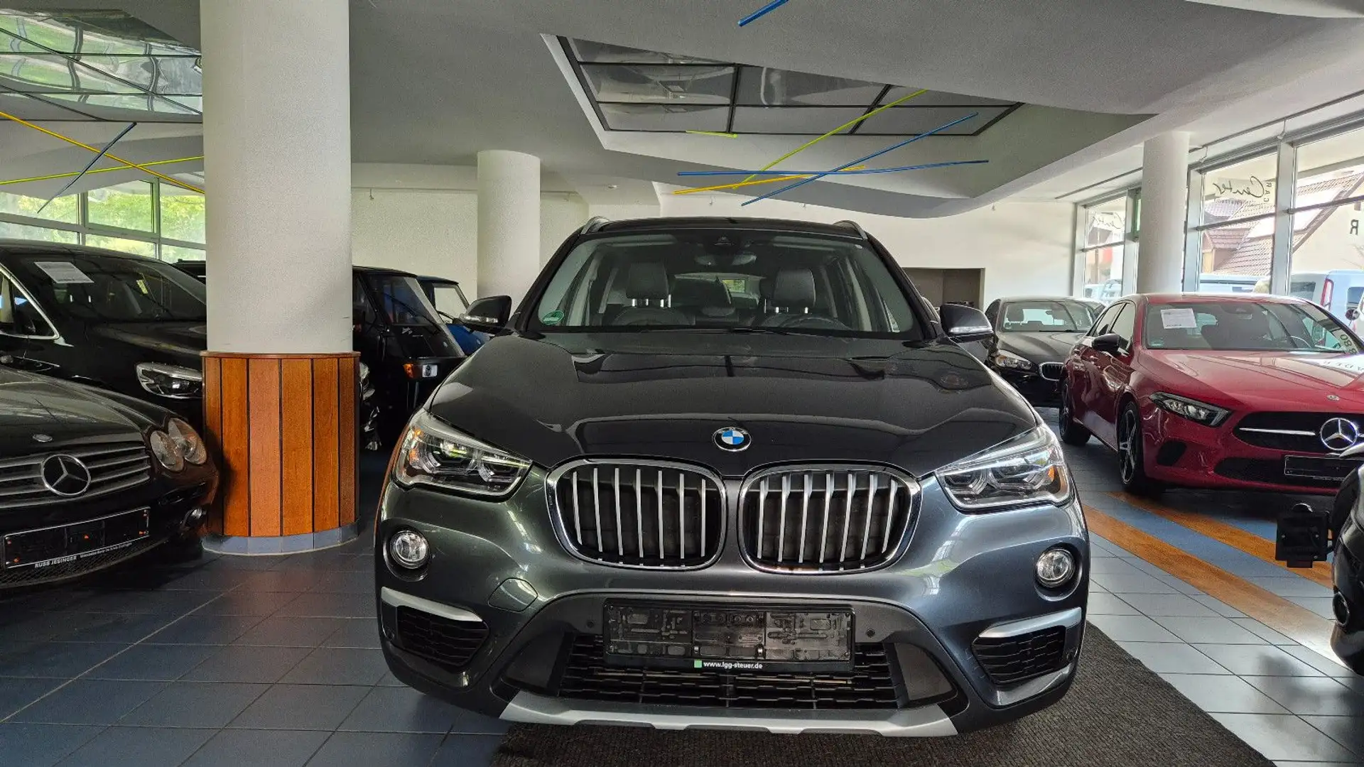 BMW X1 xDrive 20d xLine/18"/AHK/LED/Navi/PDC/SHZ/Temp Grau - 2