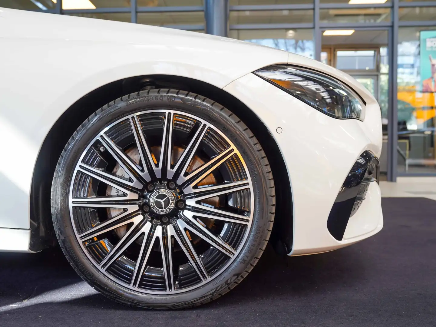 Mercedes-Benz CLE 220 CLE 220 d AMG Line Night powerrot Burmester 360° Weiß - 2