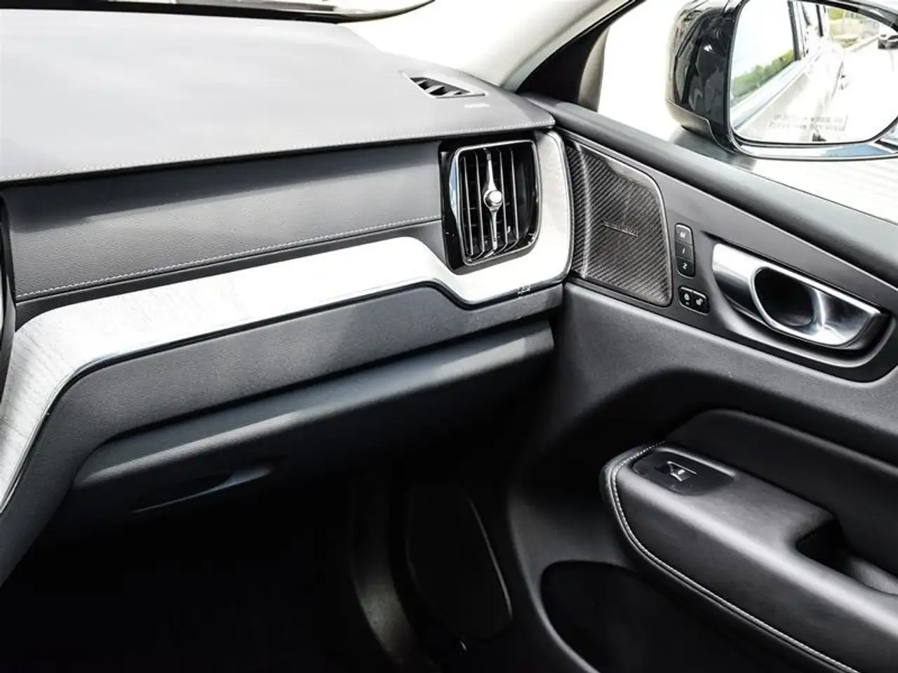 Volvo XC60 снимка Volvo XC60