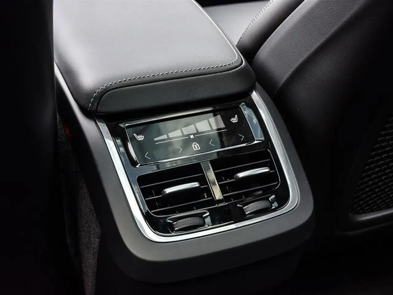 Volvo XC60 снимка Volvo XC60
