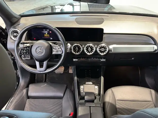 Mercedes-Benz GLB view 9