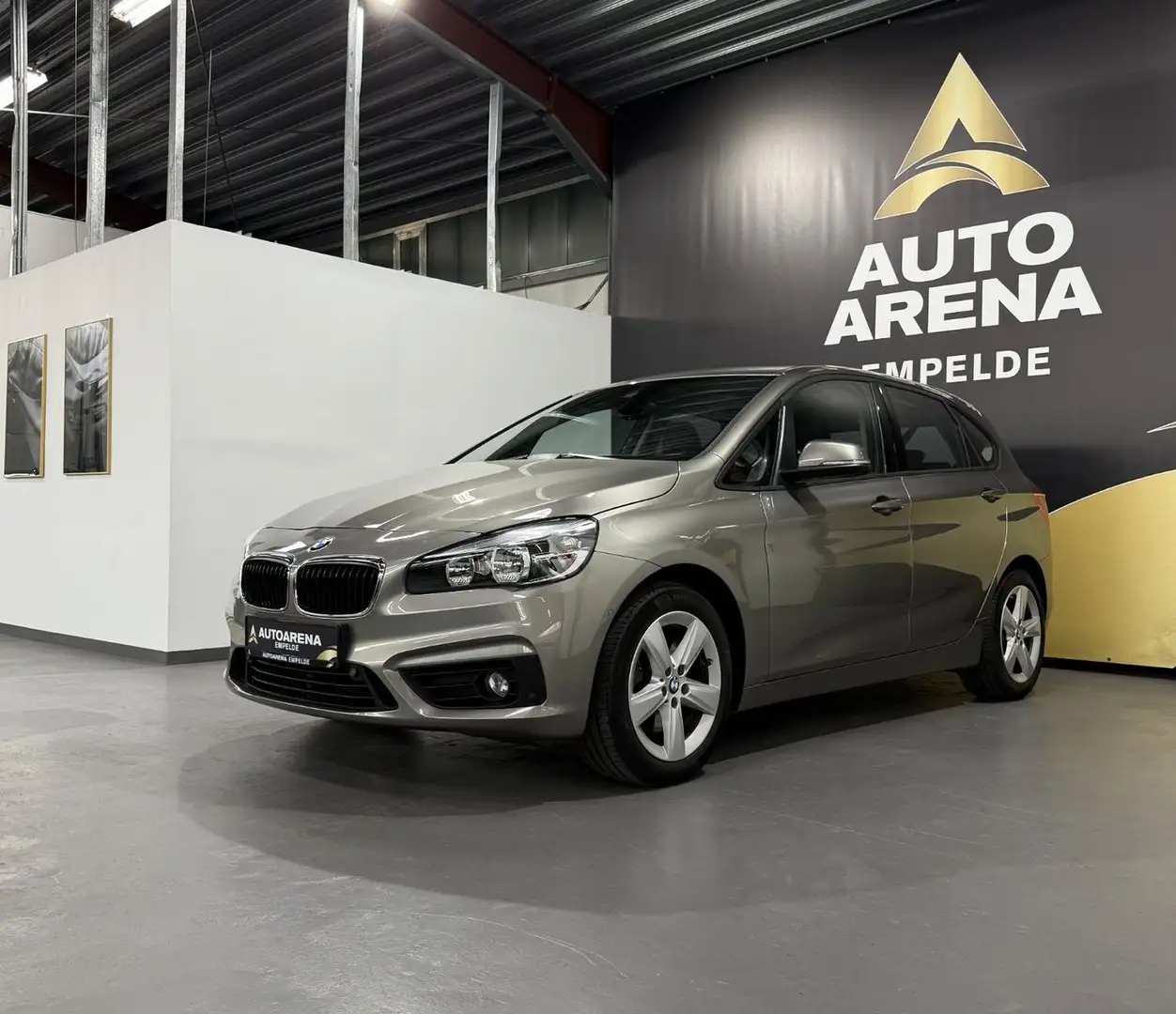 BMW 220 d Active Tourer xDrive Aut.*AHK*PDC*Pano Silber - 1