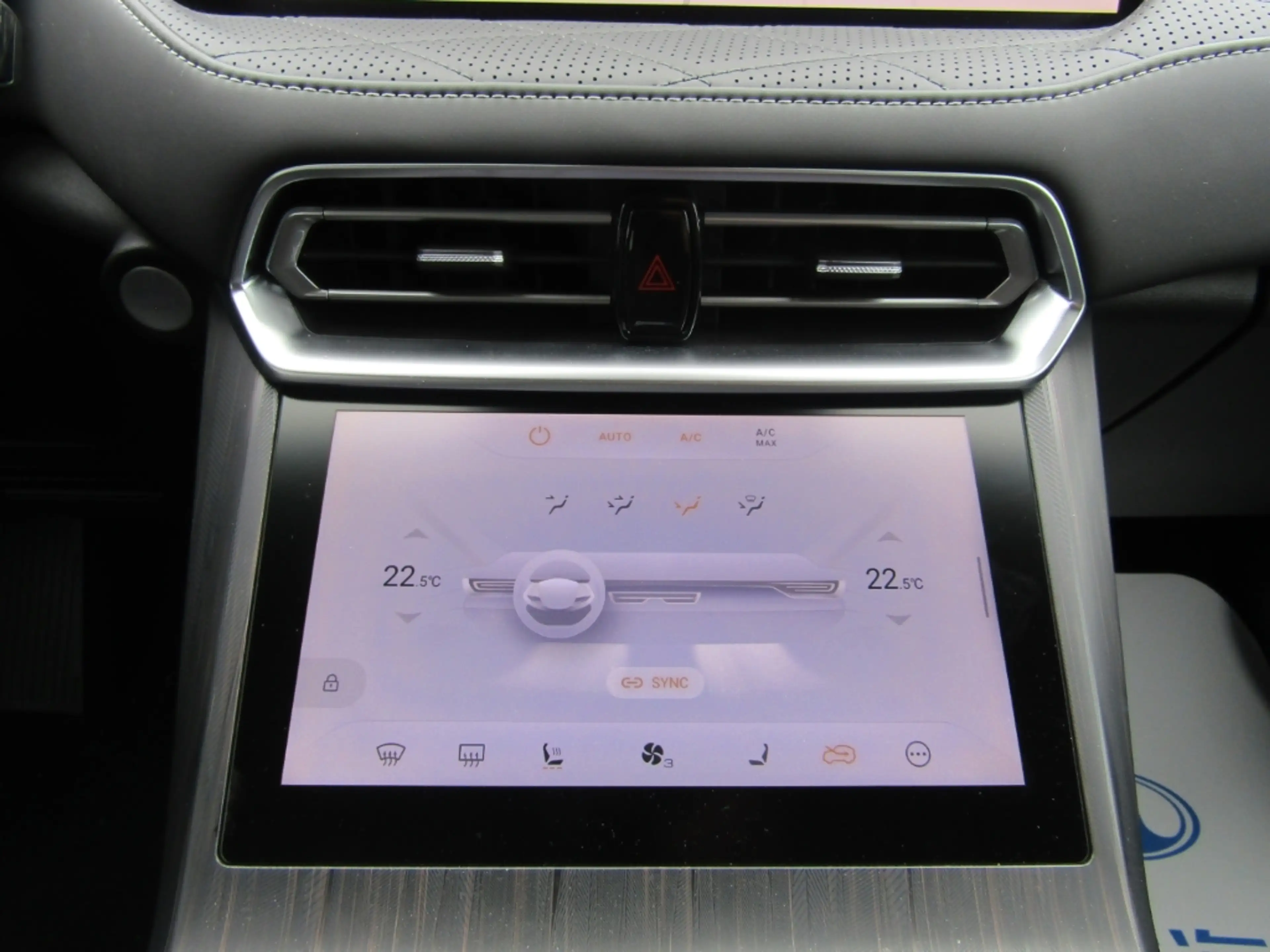 GWM WEY 03 Luxury 4WD 2.0 PHEV PANORAMA WINTERPAKET LED NAVI — photo 11