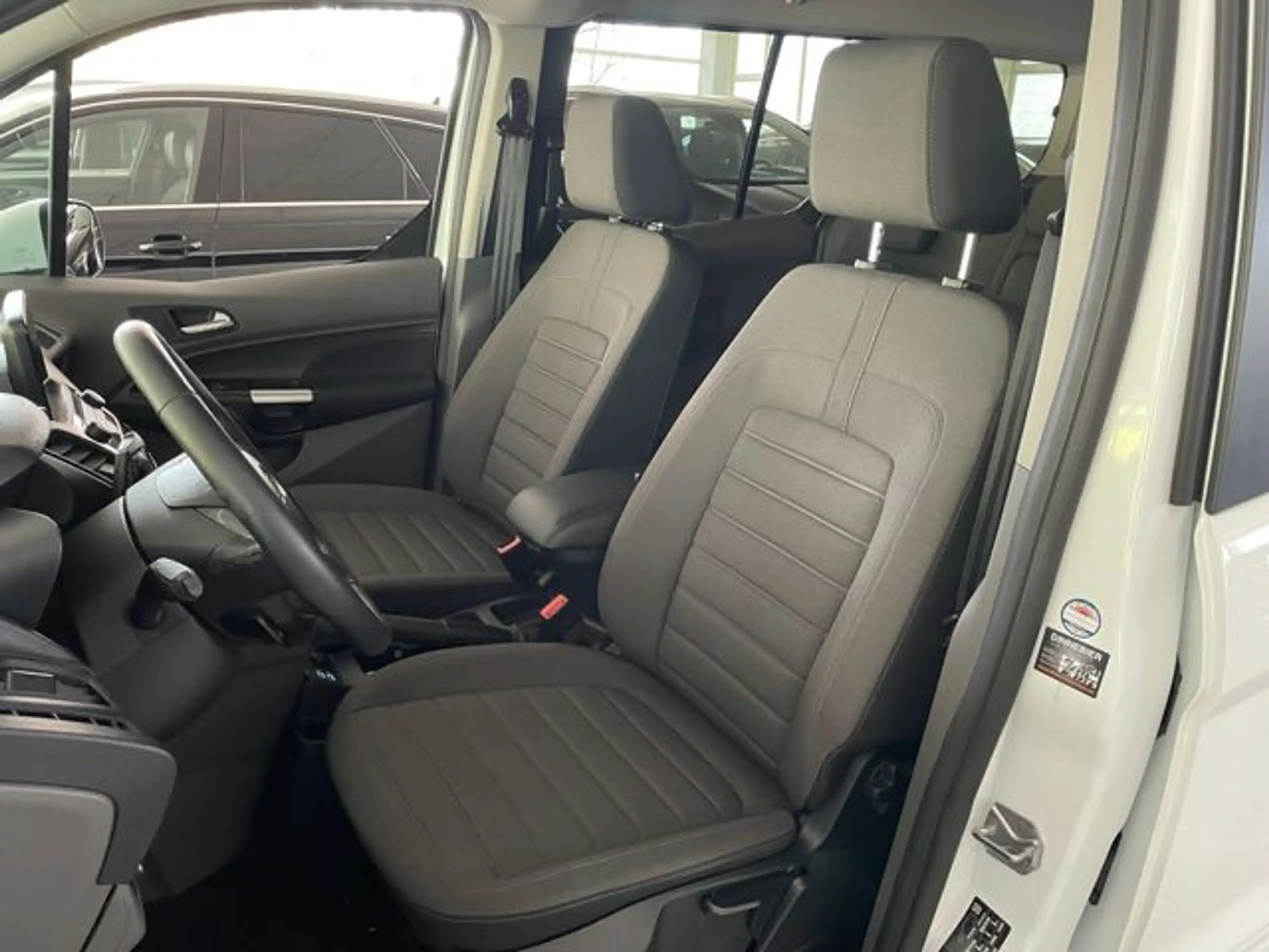 Ford Grand Tourneo Connect Titanium 1.5 TDCI 7-SITZER — photo 7