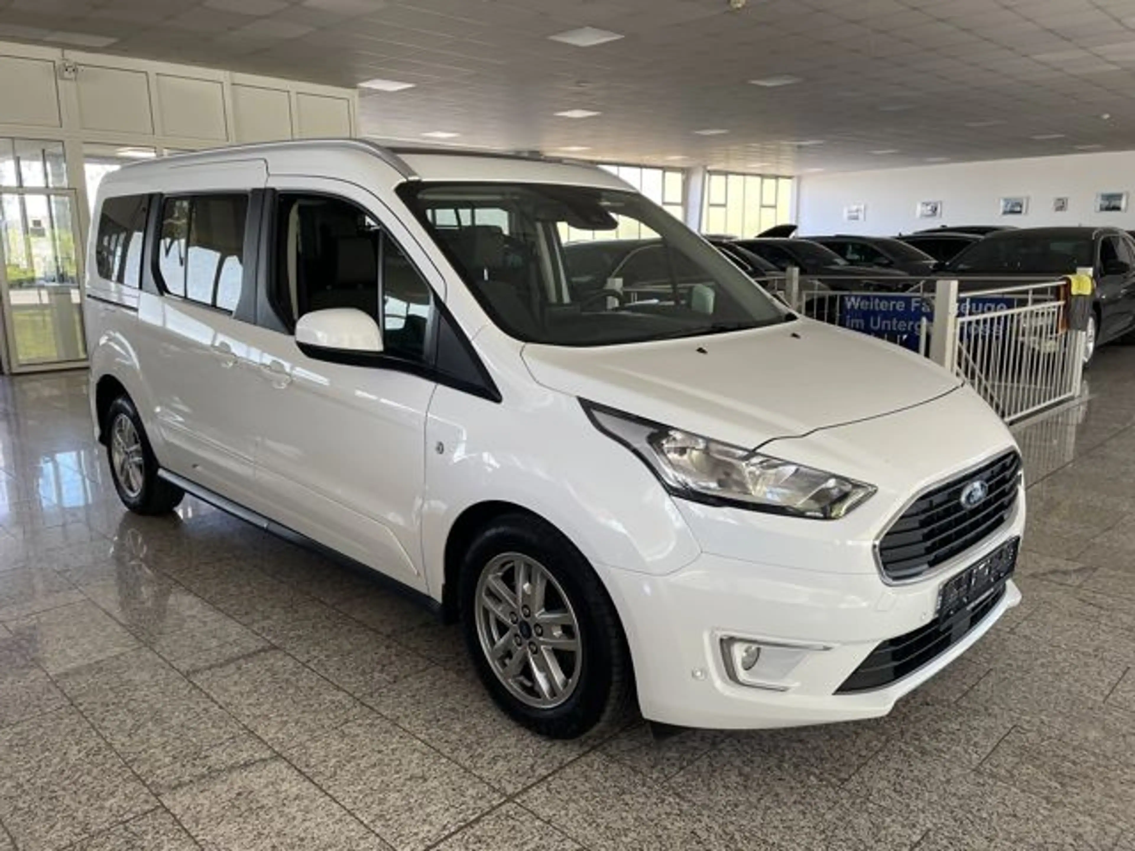 Ford Grand Tourneo Connect Titanium 1.5 TDCI 7-SITZER — photo 3