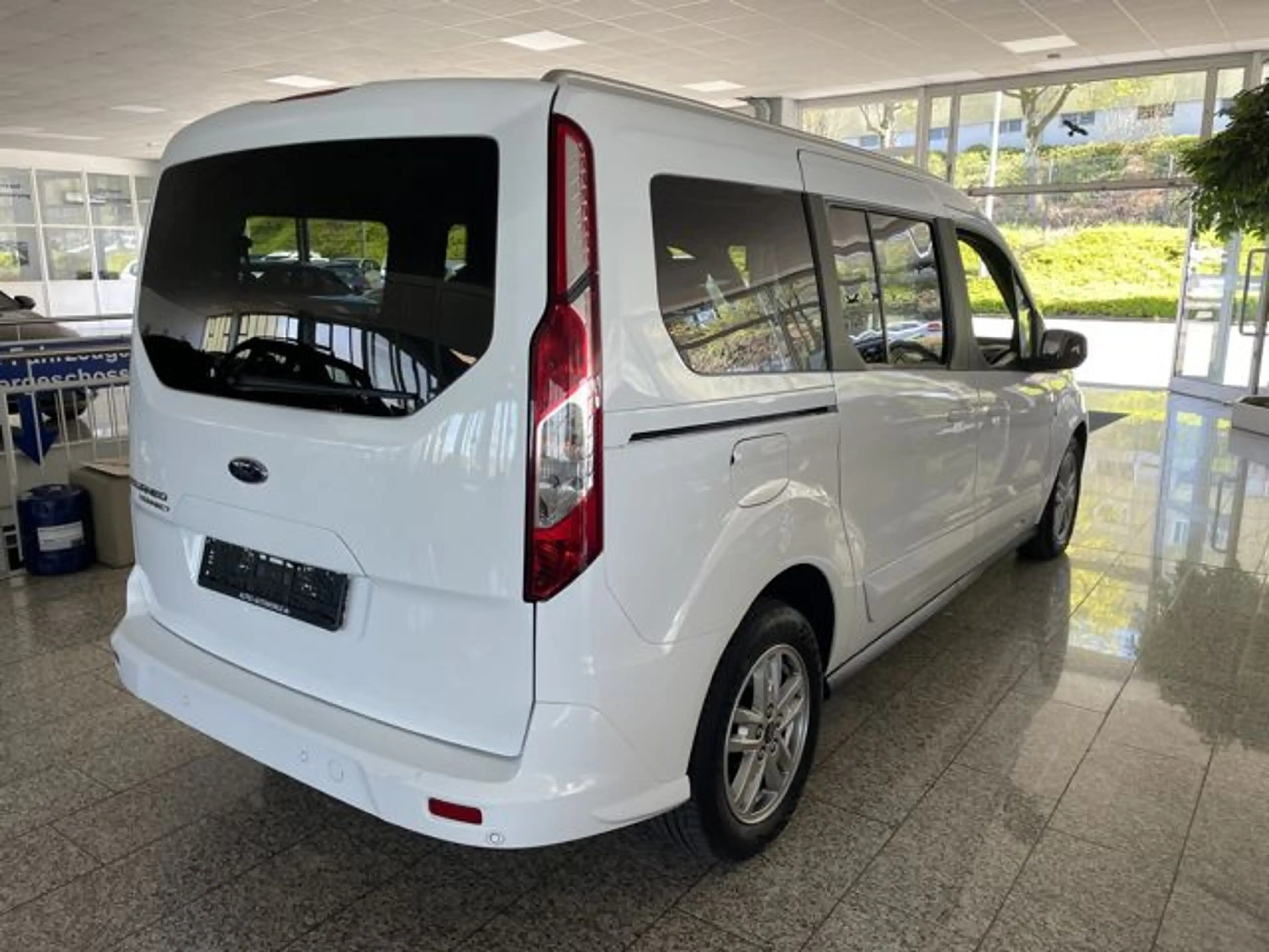 Ford Grand Tourneo Connect Titanium 1.5 TDCI 7-SITZER — photo 6