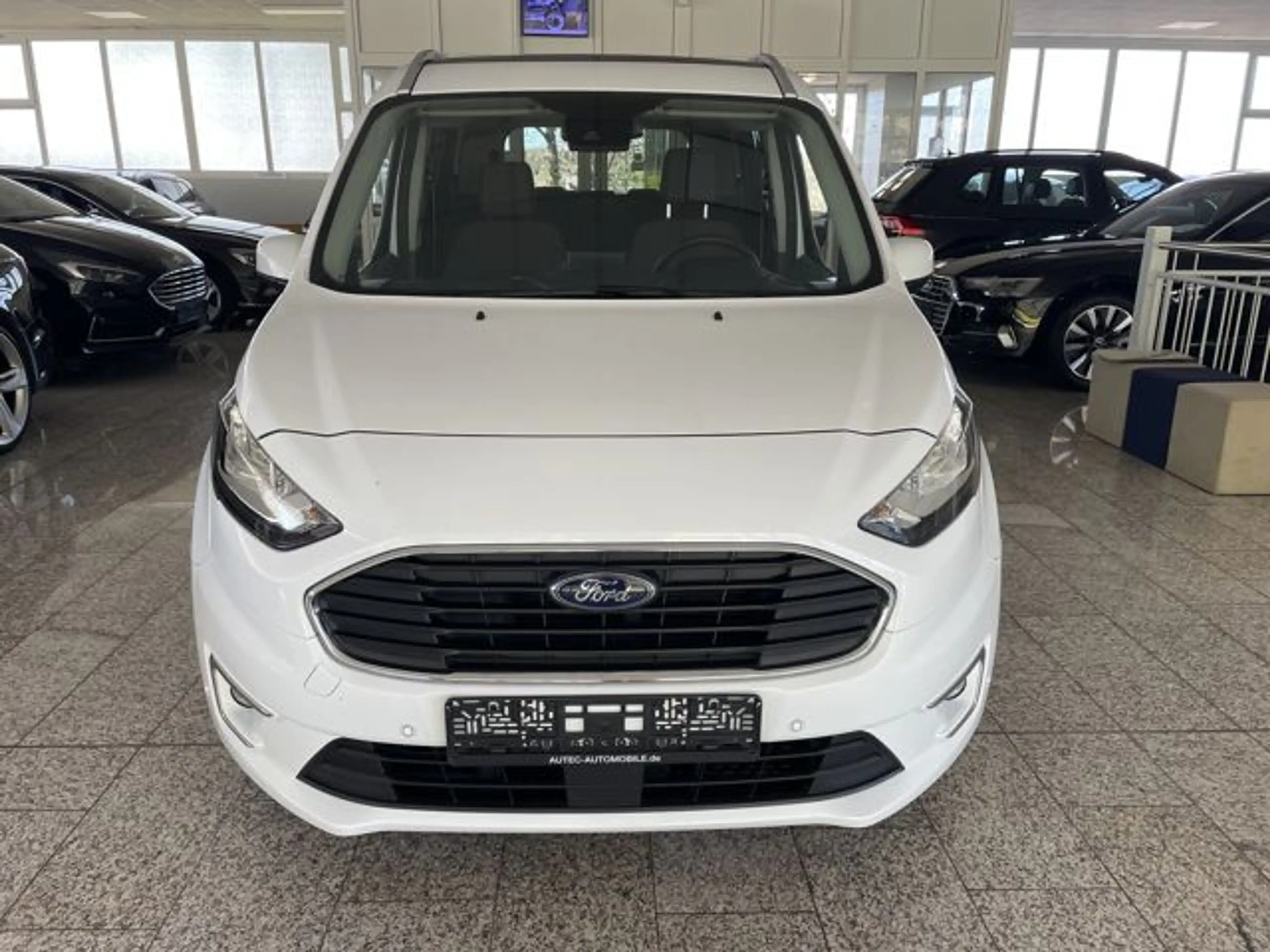Ford Grand Tourneo Connect Titanium 1.5 TDCI 7-SITZER — photo 2