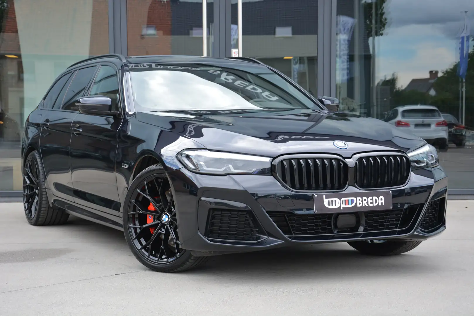 BMW 530 e xDrive Touring M-Sport/Adaptive Cruis/Trekh/Pano crna - 1